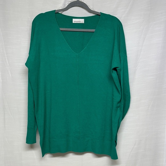Zenana Outfitters Sweaters - Zenana Outfitters Green V-Neck Sweater